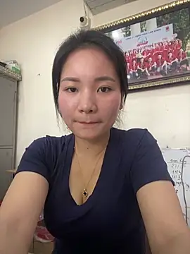 Bee Yellow00 online show from 2, 4, 2026