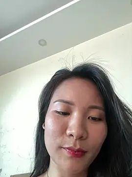 Bee Yellow00 online show from 23, 5, 2026