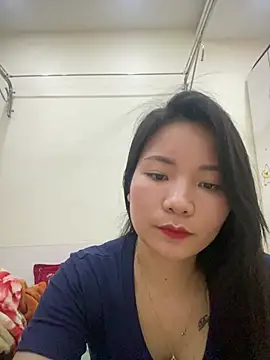 Bee Yellow00 online show from 30, 3, 2026