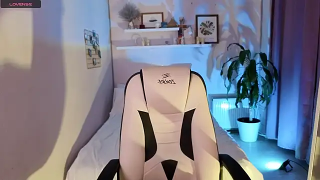 PollyRouge   online show from 22, 11, 2025