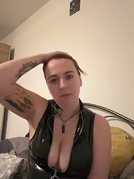 Latexaddictx  online show from 3, 11, 2025