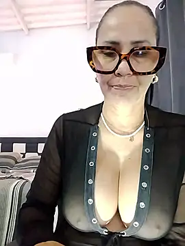 EmperatrizMilf online show from 11, 1, 2026