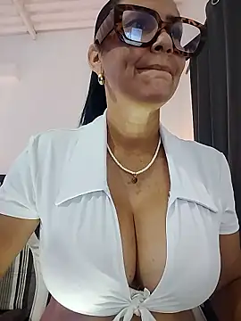 EmperatrizMilf online show from 15, 1, 2026