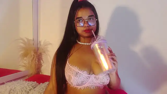 Snapshot of Zafiro_Evans chatting on 28, 11, 2025 Zafiro Evans online show from 28, 11, 2025