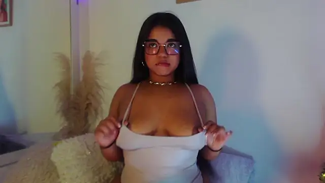 Snapshot of Zafiro_Evans chatting on 12, 11, 2025 Zafiro Evans online show from 12, 11, 2025