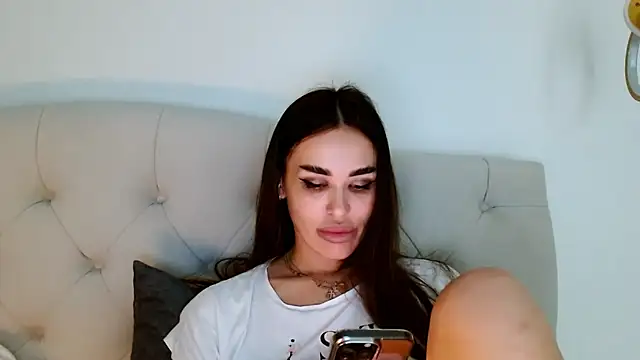 velvetveyraX online show from 10, 6, 2026