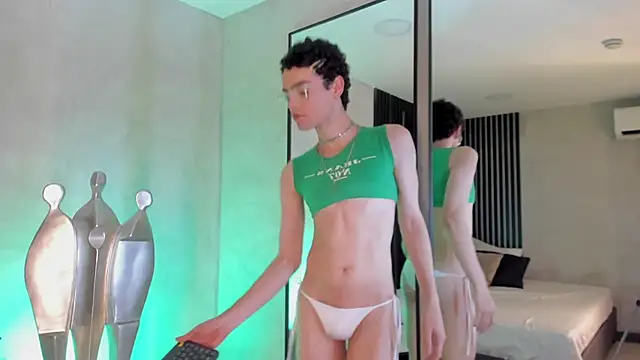 Val Guerra online show from 4, 11, 2025