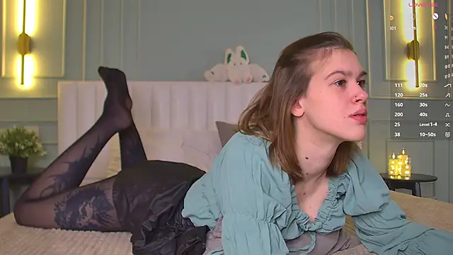 Snapshot of LoraPuffs chatting on 16, 2, 2026 LoraPuffs online show from 16, 2, 2026