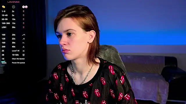 LoraPuffs online show from 29, 6, 2026