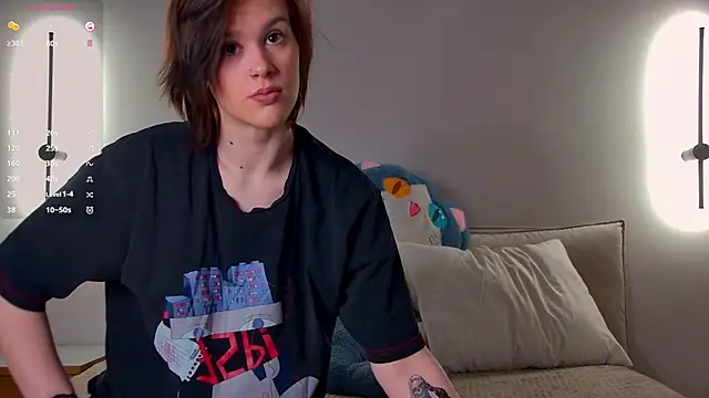 LoraPuffs online show from 18, 4, 2026