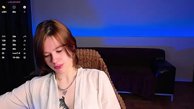 LoraPuffs online show from 17, 6, 2026