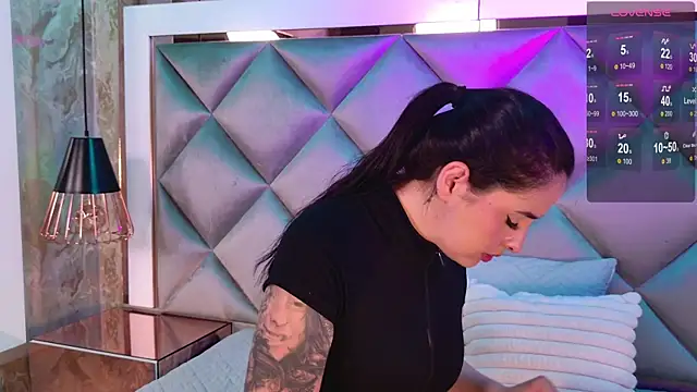 Snapshot of _giggy_2 chatting on 6, 11, 2025 giggy 2 online show from 6, 11, 2025