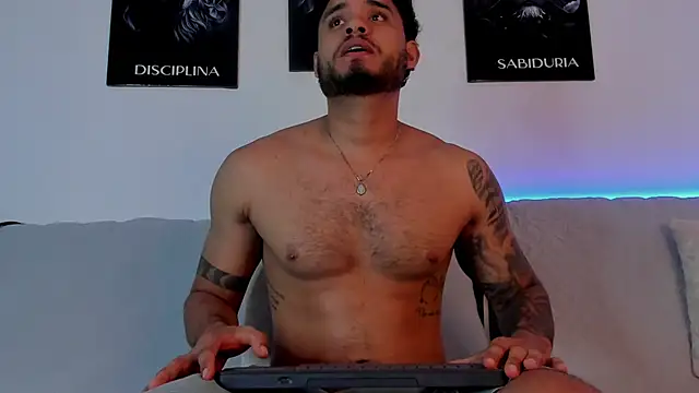 AUSTINN TORRES online show from 18, 6, 2026