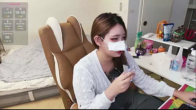 Snapshot of Milk_Sola chatting on 4, 11, 2025 Milk Sola online show from 4, 11, 2025