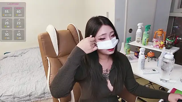 Snapshot of Milk_Sola chatting on 16, 11, 2025 Milk Sola online show from 16, 11, 2025