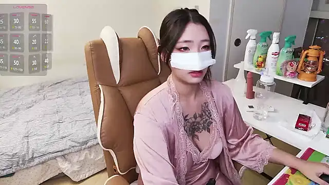 Snapshot of Milk_Sola chatting on 18, 11, 2025 Milk Sola online show from 18, 11, 2025