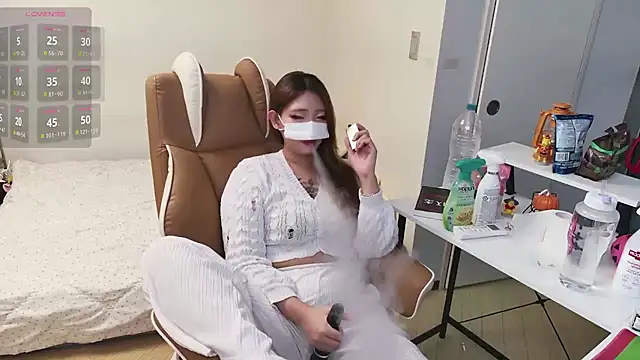 Snapshot of Milk_Sola chatting on 6, 11, 2025 Milk Sola online show from 6, 11, 2025