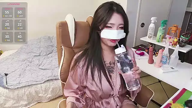 Snapshot of Milk_Sola chatting on 15, 11, 2025 Milk Sola online show from 15, 11, 2025