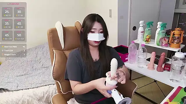 Snapshot of Milk_Sola chatting on 20, 11, 2025 Milk Sola online show from 20, 11, 2025