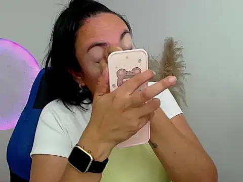 Yadis hot online show from 15, 11, 2025