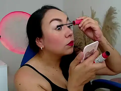 Yadis hot online show from 10, 11, 2025