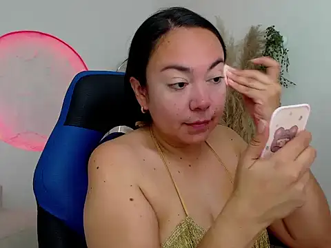 Yadis hot online show from 26, 11, 2025