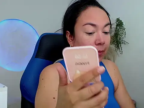 Yadis hot online show from 28, 11, 2025