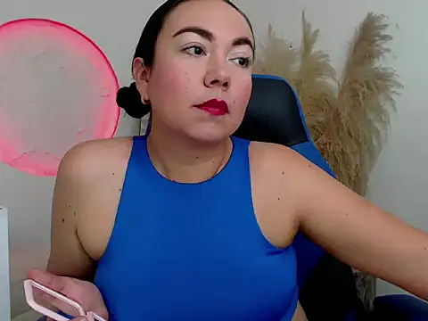 Yadis hot online show from 12, 11, 2025