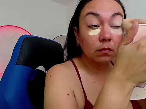 Yadis hot online show from 5, 12, 2025