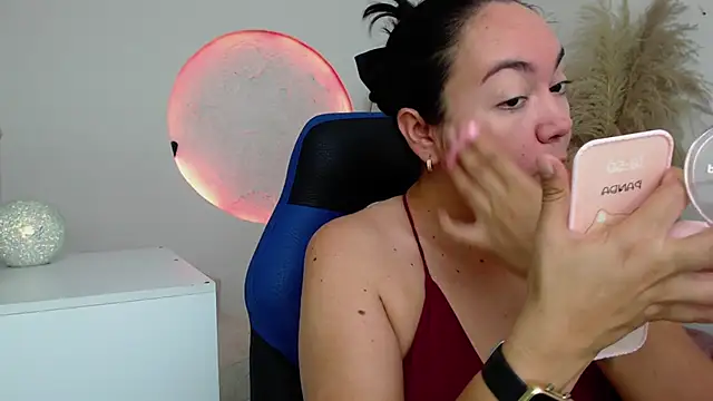 Yadis hot online show from 17, 12, 2025