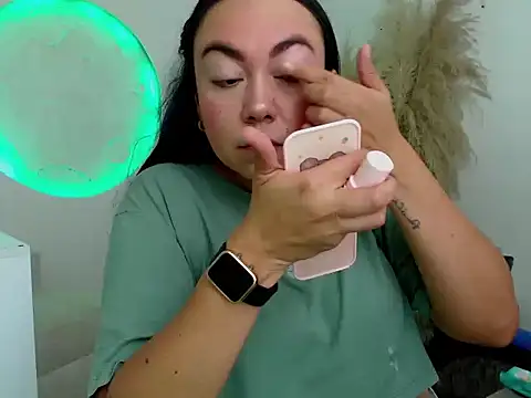 Yadis hot online show from 15, 12, 2025