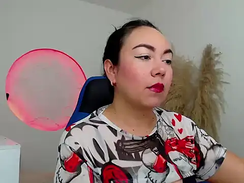 Yadis hot online show from 18, 11, 2025