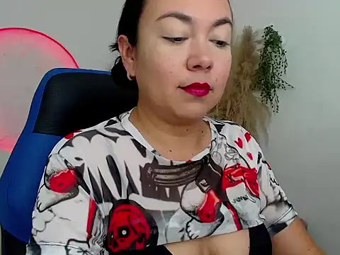 Yadis hot online show from 1, 12, 2025