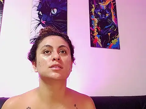 Caroline Jons online show from 14, 11, 2025