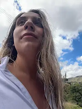 Snapshot of sarah_honey__ chatting on 7, 1, 2026 sarah honey online show from 7, 1, 2026