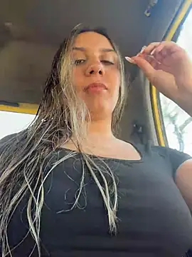 Snapshot of sarah_honey__ chatting on 15, 12, 2025 sarah honey online show from 15, 12, 2025