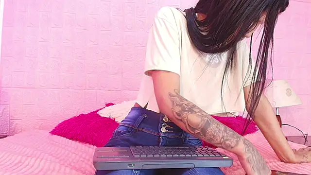 Skinny Nasty Dirty online show from 12, 11, 2025