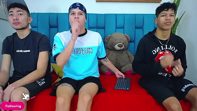 Hot Boys Latinos X online show from 17, 4, 2026