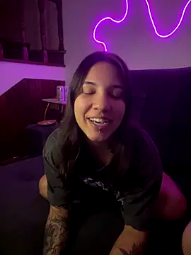 Hannahinfame online show from 11, 11, 2025