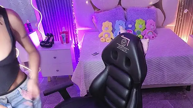 MAIILY TAY online show from 7, 1, 2026