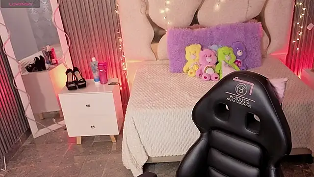 MAIILY TAY online show from 7, 2, 2026