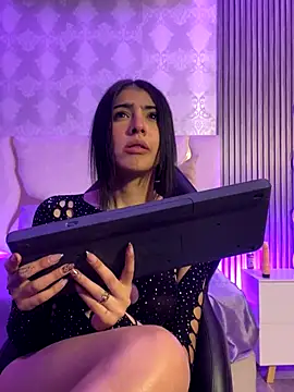 MAIILY TAY online show from 30, 11, 2025