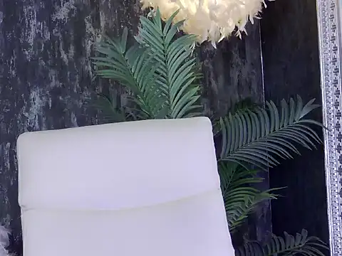 LaraBloom online show from 16, 12, 2025