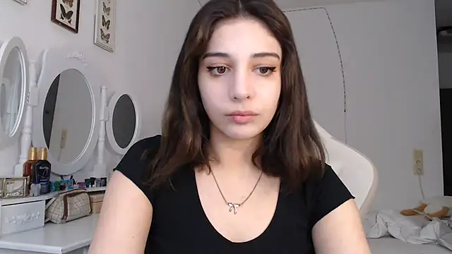 Snapshot of bellefleurrr chatting on 9, 6, 2026 bellefleurrr online show from 9, 6, 2026