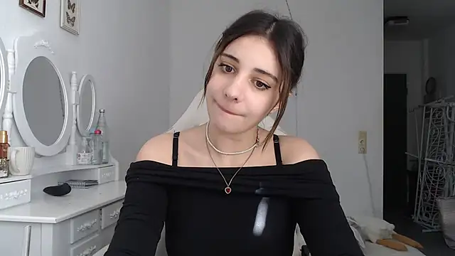 Snapshot of bellefleurrr chatting on 10, 7, 2026 bellefleurrr online show from 10, 7, 2026