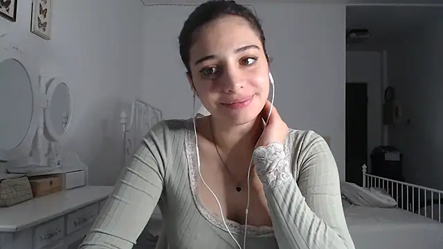 Snapshot of bellefleurrr chatting on 14, 6, 2026 bellefleurrr online show from 14, 6, 2026