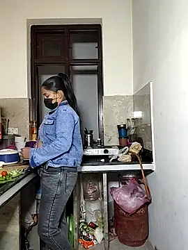 Heena-143 online show from 18, 12, 2025