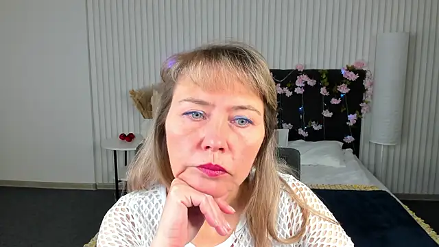 Carla Vogue online show from 4, 11, 2025