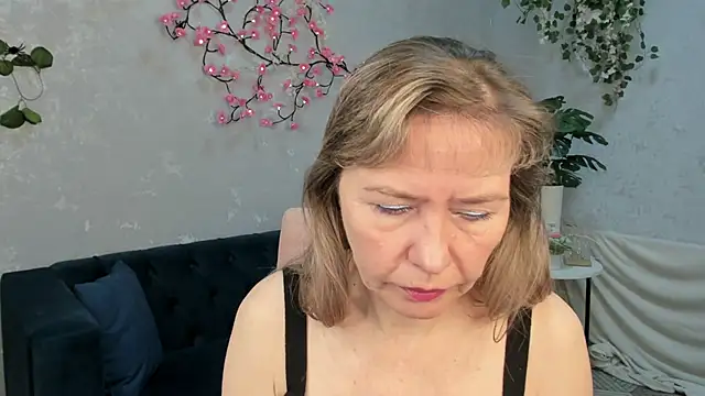 Carla Vogue online show from 12, 11, 2025