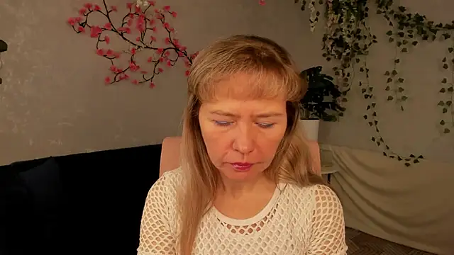 Carla Vogue online show from 17, 11, 2025